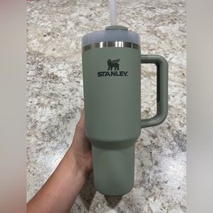 ✨ THE QUENCHER H2.0 FLOWSTATE™ TUMBLER (SOFT MATTE) | 40 OZ.   Bay leaf